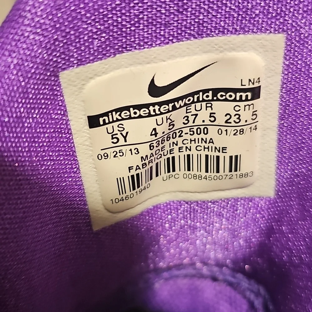 Nike KOBE 9 elite Purple Venom..size 5y...free Shpg